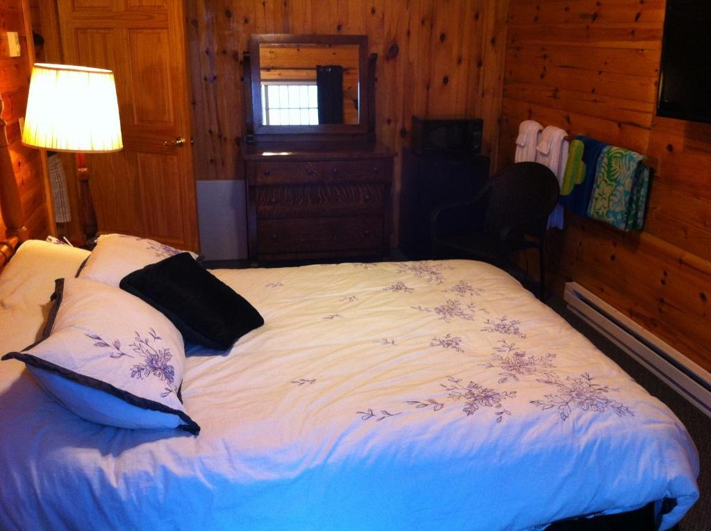 Lake Lauzon Resort Blind River Quarto foto