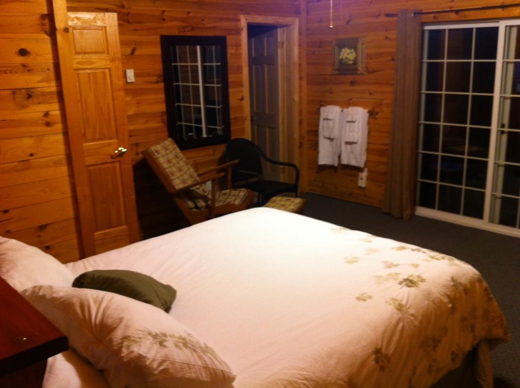 Lake Lauzon Resort Blind River Quarto foto
